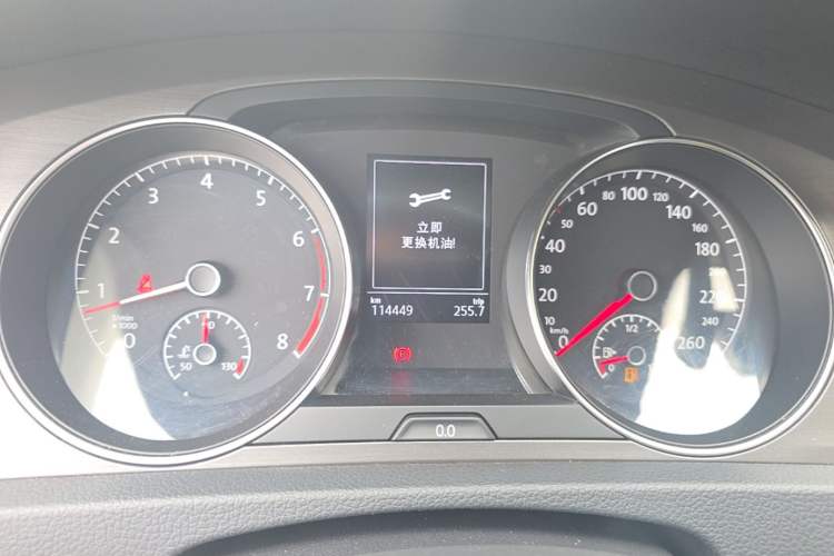 Used Volkswagen Golf 2015 1.4TSI Automatic Comfort Model Odometer Close Up