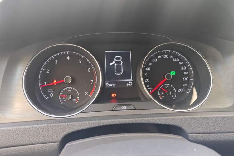 Used Volkswagen Golf 2015 1.4TSI Automatic Comfort Model Odometer Close Up