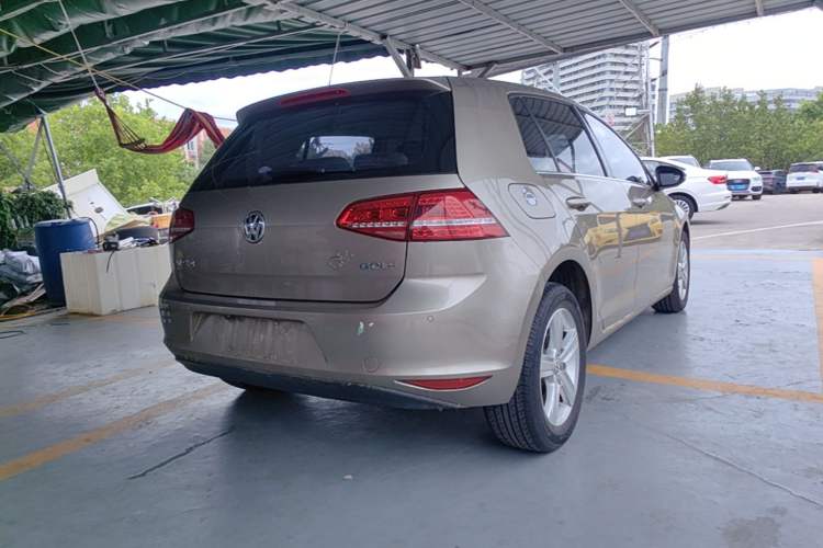 Used Volkswagen Golf 2015 1.6L Automatic Comfort Model Rear Right 45 Deg