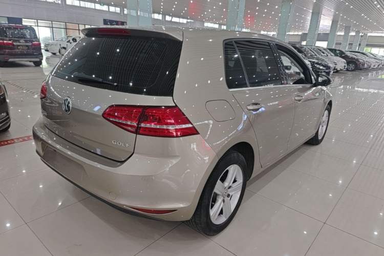 Used Volkswagen Golf 2015 1.6L Automatic Comfort Model Rear Right 45 Deg