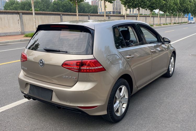 Used Volkswagen Golf 2015 1.4TSI Automatic Luxury Model Rear Right 45 Deg