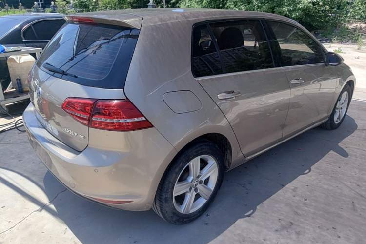 Used Volkswagen Golf 2015 1.4TSI Automatic Comfort Model Rear Right 45 Deg