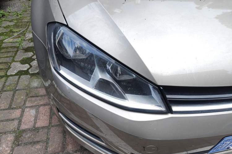 Used Volkswagen Golf 2015 1.6L Manual Fashion Edition Right Front Headlight