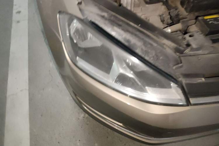 Used Volkswagen Golf 2015 1.6L Automatic Comfort Model Right Front Headlight