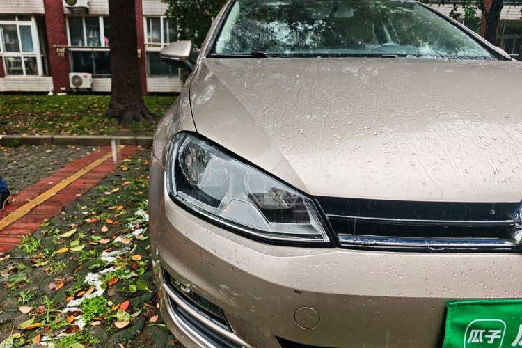 Used Volkswagen Golf 2015 1.6L Automatic Comfort Model Right Front Headlight