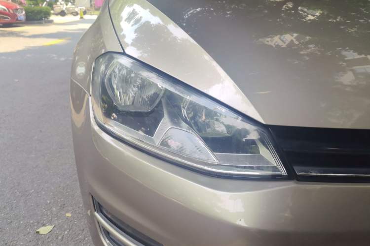 Used Volkswagen Golf 2015 1.6L Automatic Fashion Model Right Front Headlight