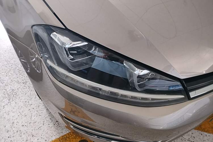 Used Volkswagen Golf 2015 1.4TSI Automatic Comfort Model Right Front Headlight