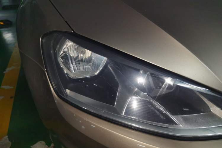 Used Volkswagen Golf 2015 1.4TSI Automatic Luxury Model Right Front Headlight