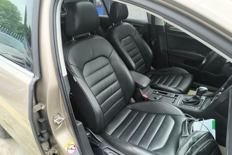 Used Volkswagen Golf 2015 1.4TSI Automatic Luxury Model Right Front Seat
