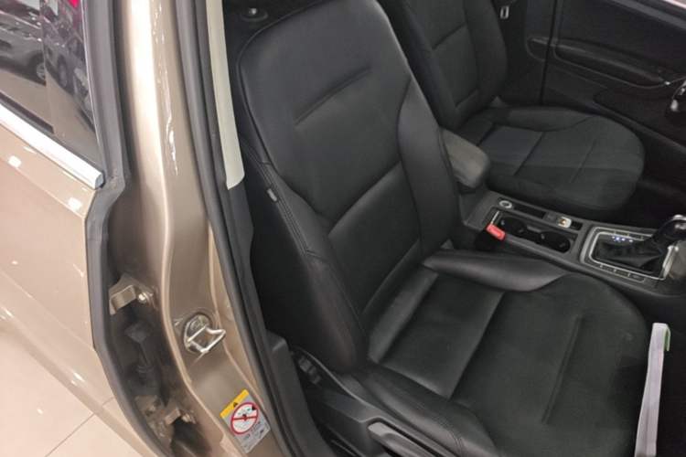 Used Volkswagen Golf 2015 1.6L Automatic Comfort Model Right Front Seat
