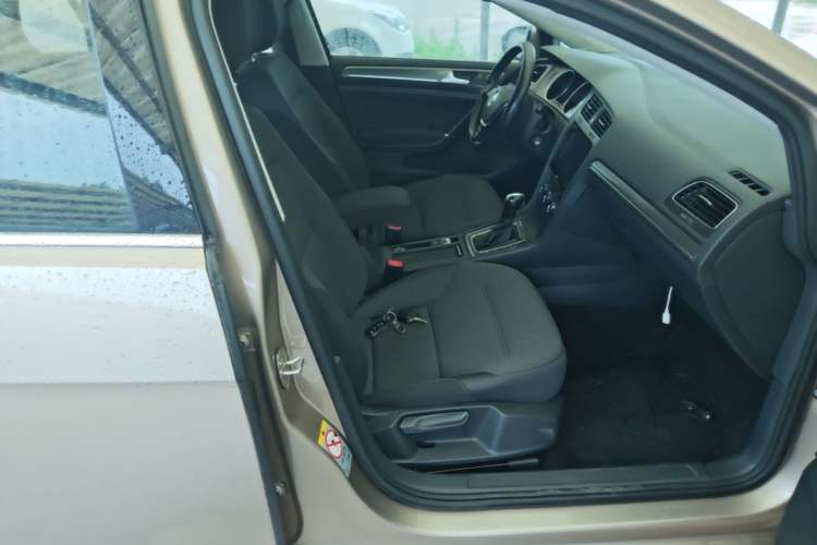 Used Volkswagen Golf 2015 1.6L Automatic Comfort Model Right Front Seat