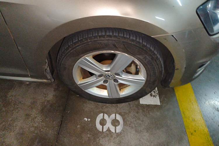 Used Volkswagen Golf 2015 1.4TSI Automatic Comfort Model Right Front Wheel Hub