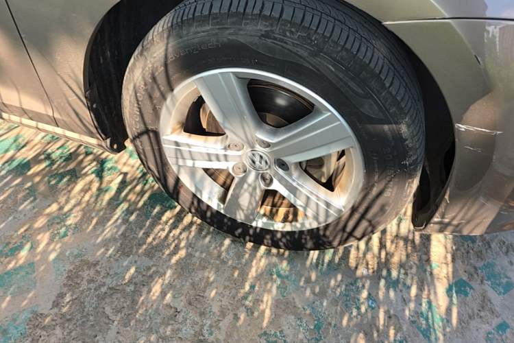 Used Volkswagen Golf 2015 1.6L Automatic Comfort Model Right Front Wheel Hub