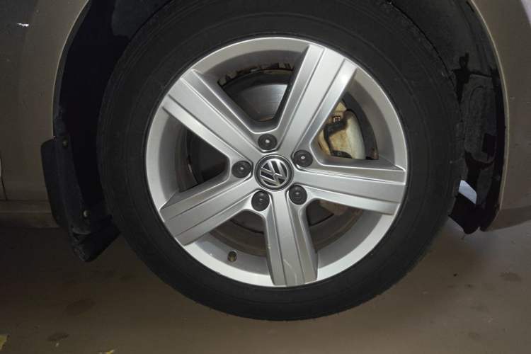 Used Volkswagen Golf 2015 1.4TSI Automatic Comfort Model Right Front Wheel Hub