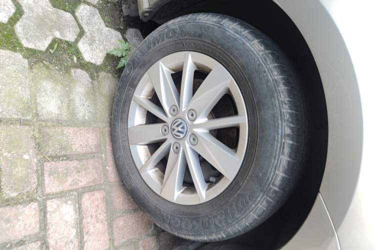 Used Volkswagen Golf 2015 1.6L Manual Fashion Edition Right Front Wheel Hub