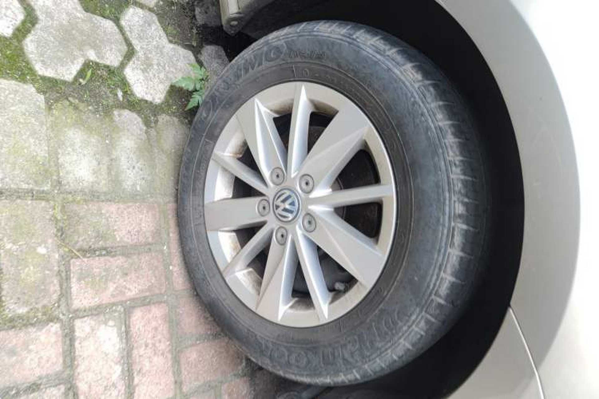 Used Volkswagen Golf 2015 1.6L Manual Fashion Edition Right Front Wheel Hub