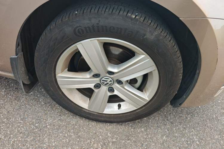 Used Volkswagen Golf 2015 1.4TSI Automatic Comfort Model Right Front Wheel Hub