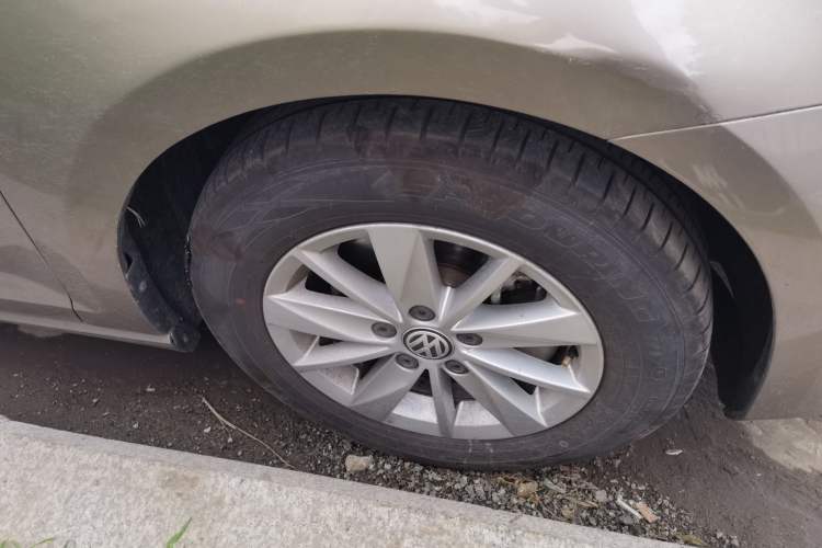 Used Volkswagen Golf 2015 1.6L Automatic Fashion Model Right Front Wheel Hub