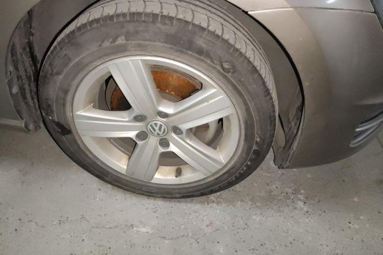Used Volkswagen Golf 2015 1.6L Automatic Comfort Model Right Front Wheel Hub