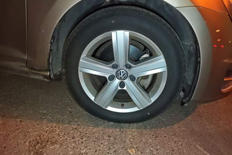 Used Volkswagen Golf 2015 1.6L Automatic Comfort Model Right Front Wheel Hub