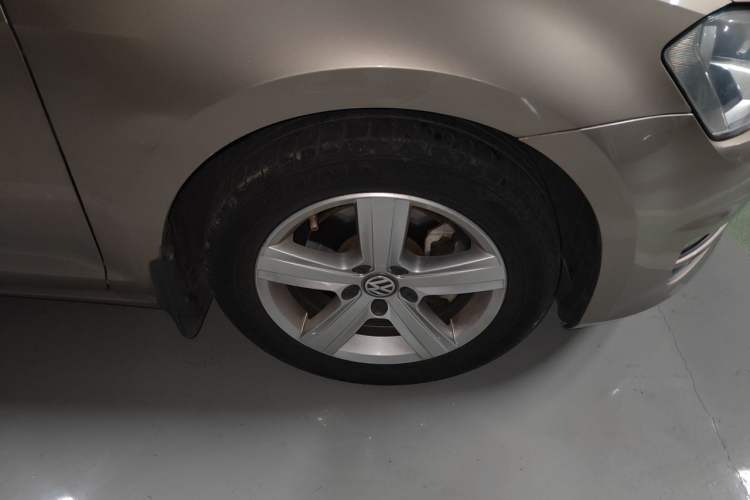 Used Volkswagen Golf 2015 1.4TSI Automatic Luxury Model Right Front Wheel Hub