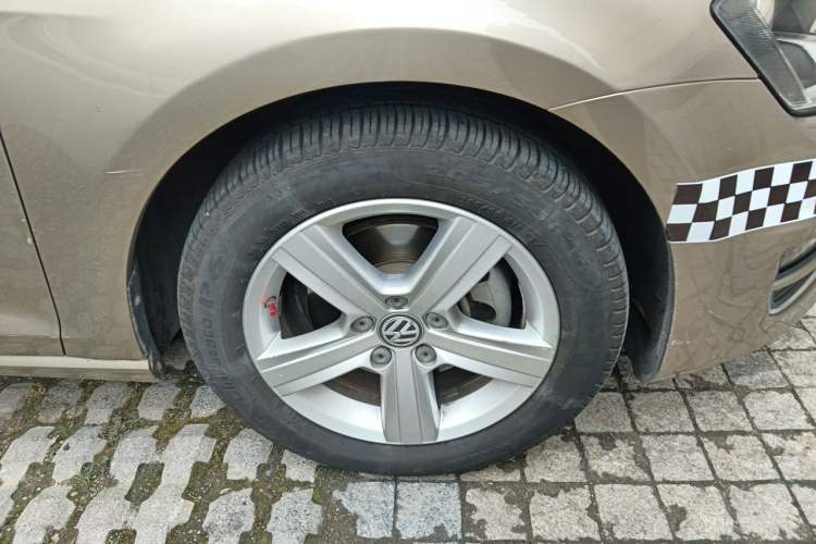 Used Volkswagen Golf 2015 1.6L Automatic Comfort Model Right Front Wheel Hub