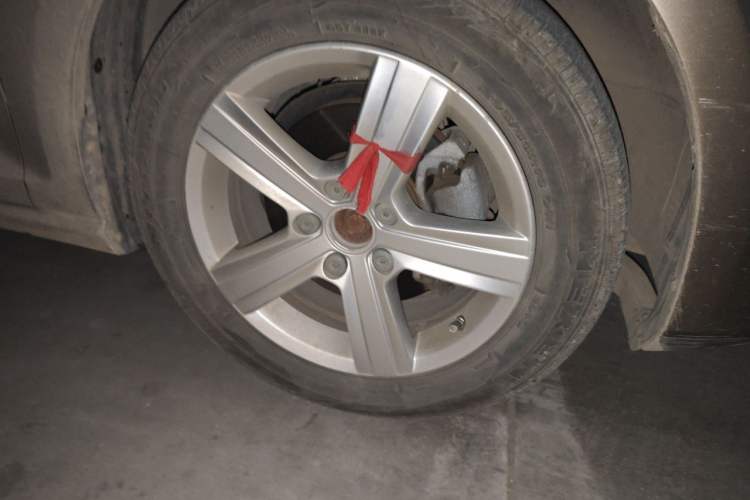 Used Volkswagen Golf 2015 1.6L Automatic Comfort Model Right Front Wheel Hub