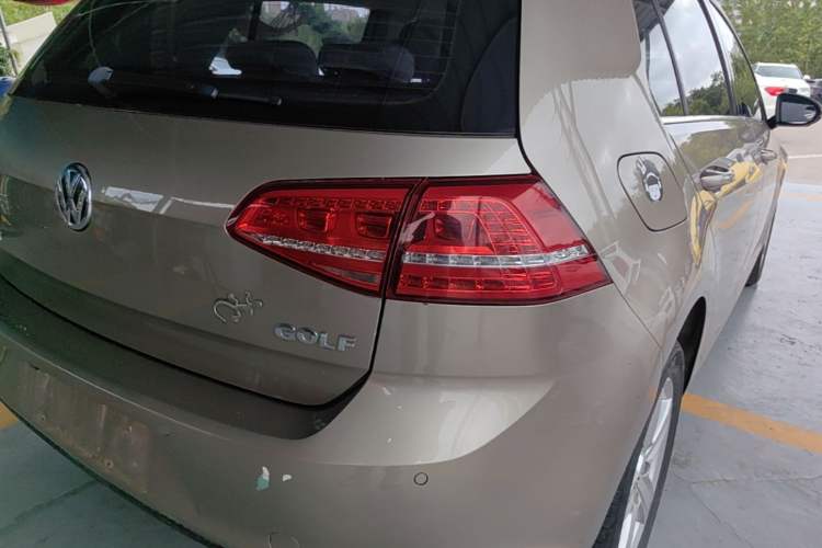 Used Volkswagen Golf 2015 1.6L Automatic Comfort Model Right Rear Taillight