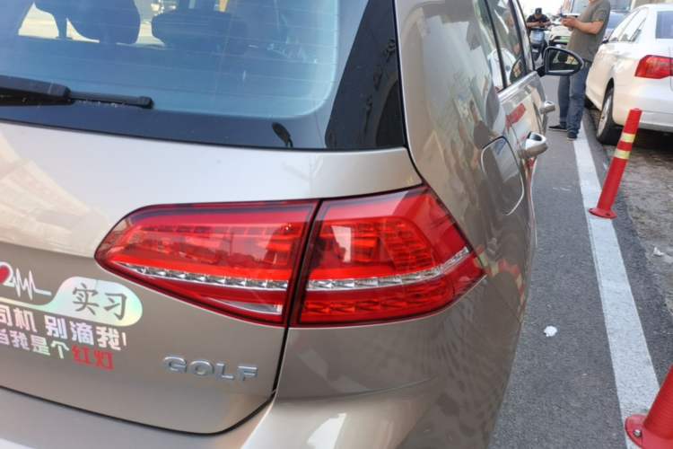 Used Volkswagen Golf 2015 1.6L Automatic Comfort Model Right Rear Taillight