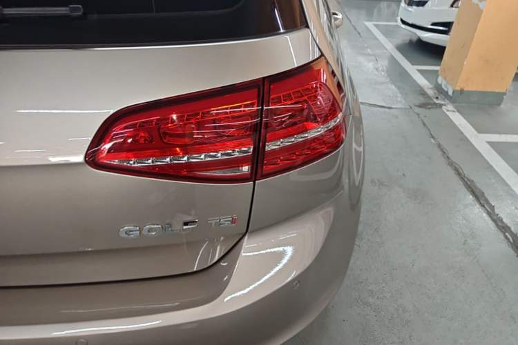 Used Volkswagen Golf 2015 1.4TSI Automatic Comfort Model Right Rear Taillight