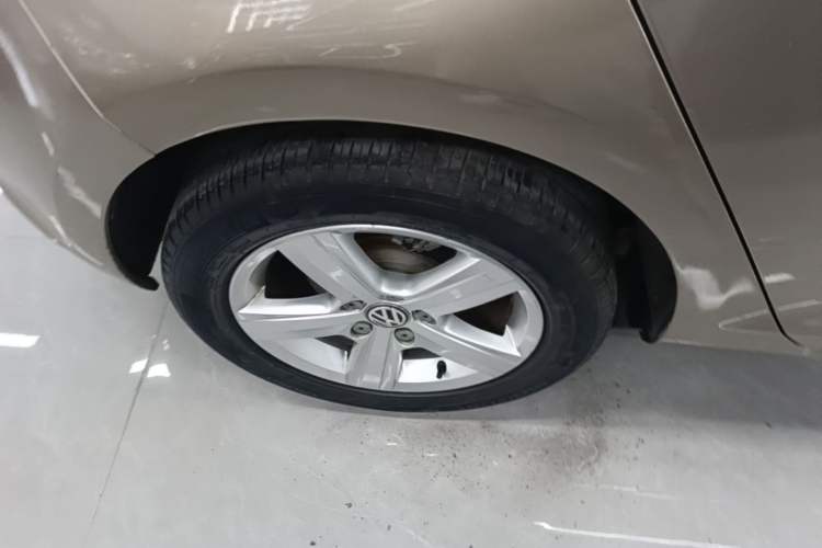 Used Volkswagen Golf 2015 1.4TSI Automatic Comfort Model Right Rear Wheel Hub