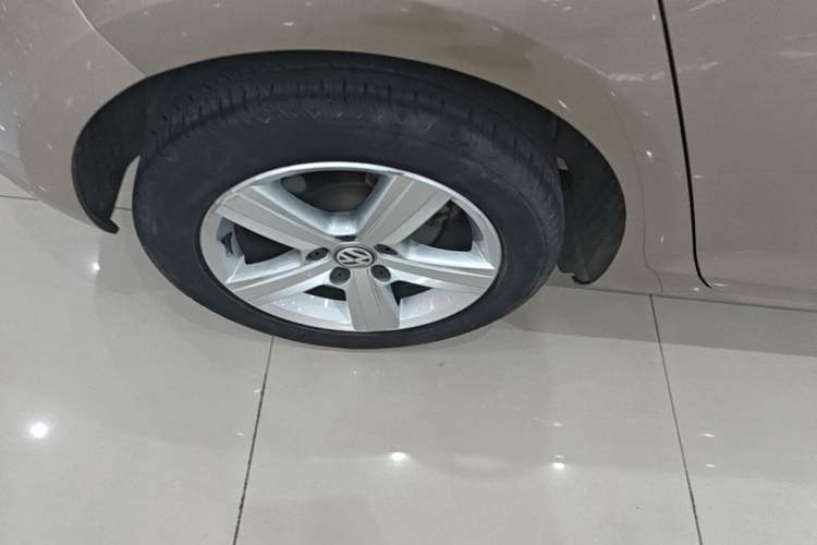 Used Volkswagen Golf 2015 1.6L Automatic Comfort Model Right Rear Wheel Hub