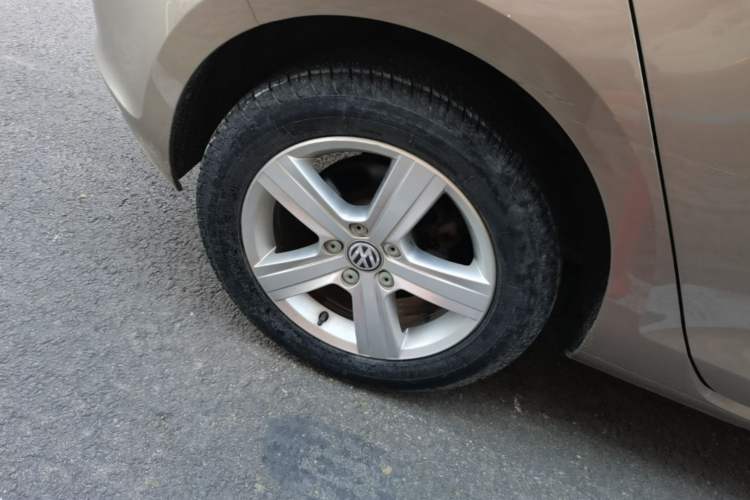Used Volkswagen Golf 2015 1.6L Automatic Comfort Model Right Rear Wheel Hub