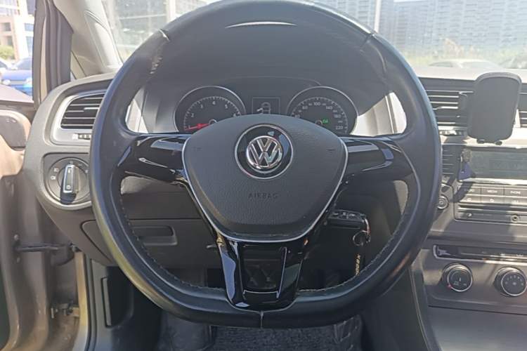 Used Volkswagen Golf 2015 1.6L Automatic Comfort Model Steering Wheel