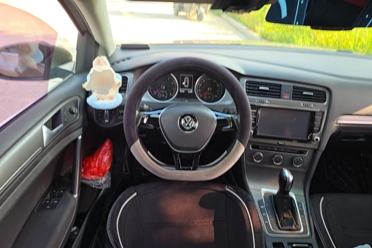 Used Volkswagen Golf 2015 1.6L Automatic Comfort Model Steering Wheel