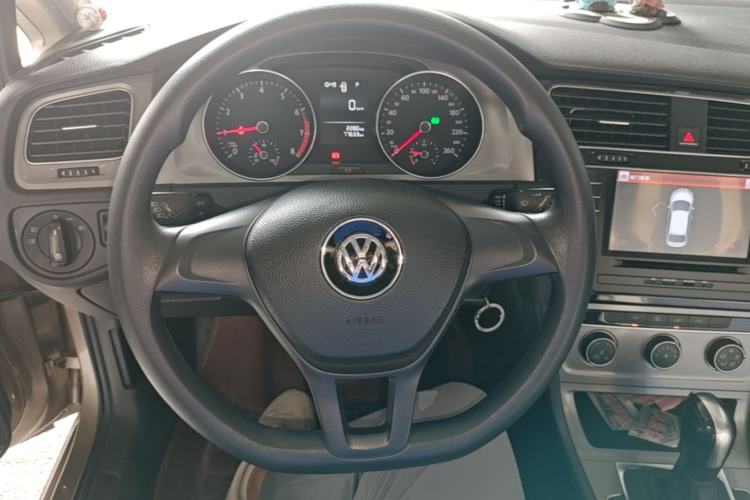 Used Volkswagen Golf 2015 1.6L Automatic Fashion Model Steering Wheel
