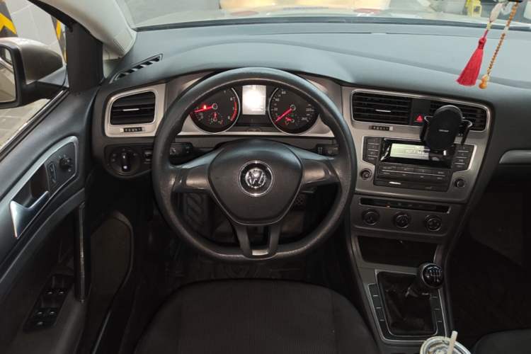 Used Volkswagen Golf 2015 1.6L Manual Fashion Edition Steering Wheel