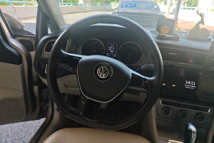 Used Volkswagen Golf 2015 1.6L Automatic Comfort Model Steering Wheel
