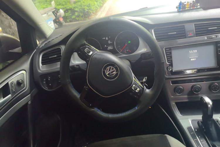 Used Volkswagen Golf 2015 1.6L Automatic Fashion Model Steering Wheel