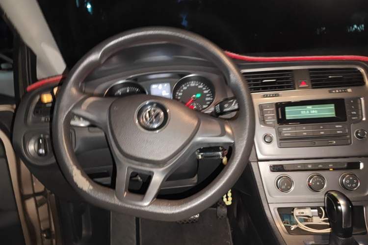 Used Volkswagen Golf 2015 1.6L Automatic Fashion Model Steering Wheel