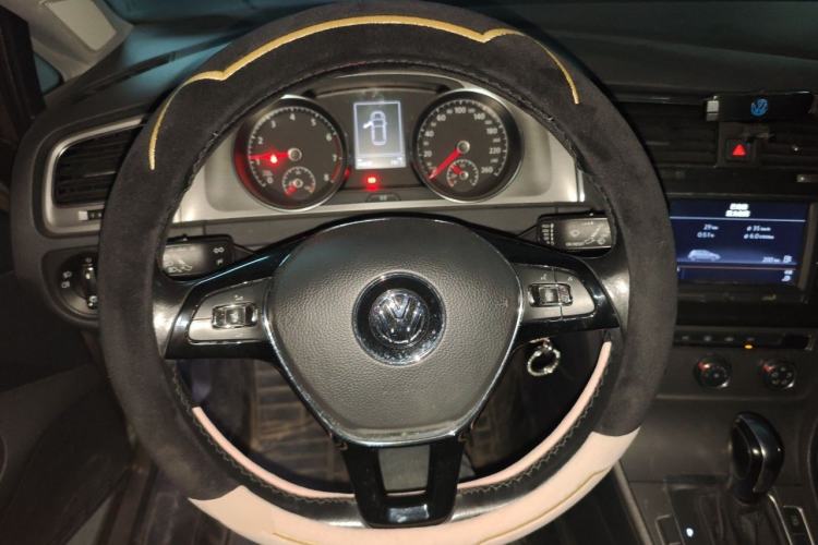 Used Volkswagen Golf 2015 1.6L Automatic Comfort Model Steering Wheel