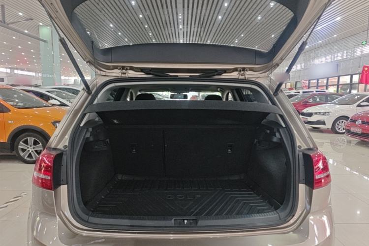 Used Volkswagen Golf 2015 1.6L Automatic Comfort Model Trunk