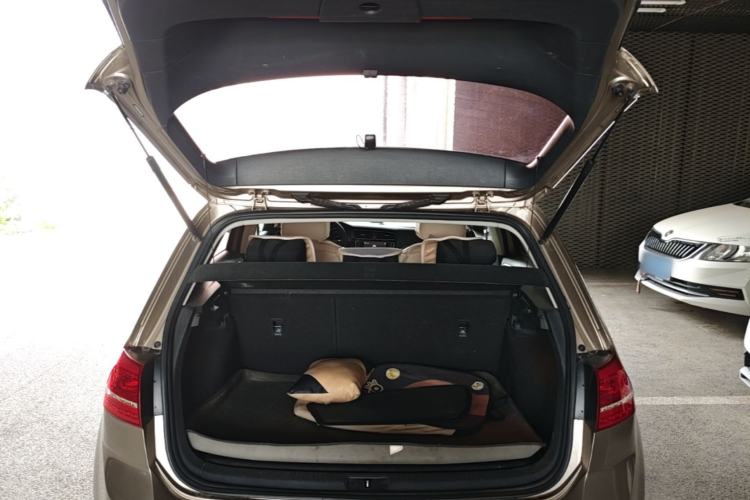 Used Volkswagen Golf 2015 1.6L Automatic Fashion Model Trunk