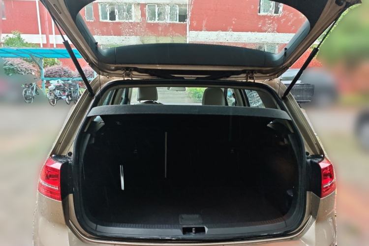 Used Volkswagen Golf 2015 1.6L Automatic Comfort Model Trunk