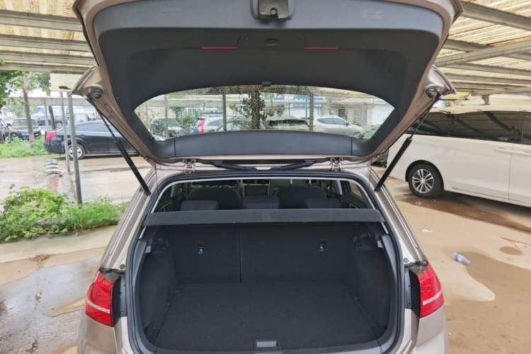 Used Volkswagen Golf 2015 1.6L Automatic Comfort Model Trunk
