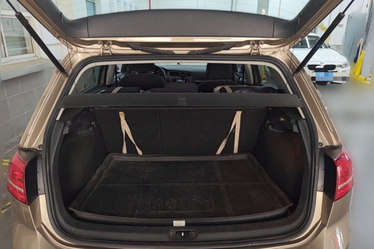 Used Volkswagen Golf 2015 1.6L Manual Fashion Edition Trunk