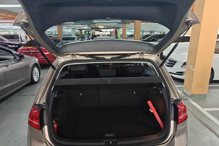 Used Volkswagen Golf 2015 1.4TSI Automatic Comfort Model Trunk