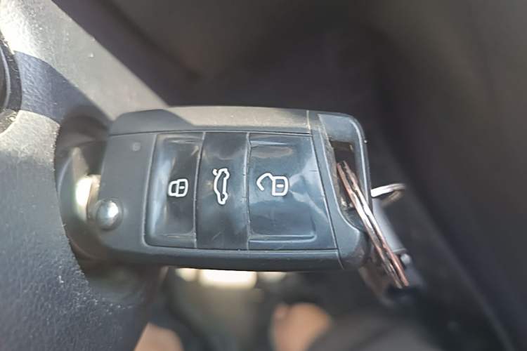 Used Volkswagen Golf 2015 1.6L Automatic Comfort Model Vehicle Key