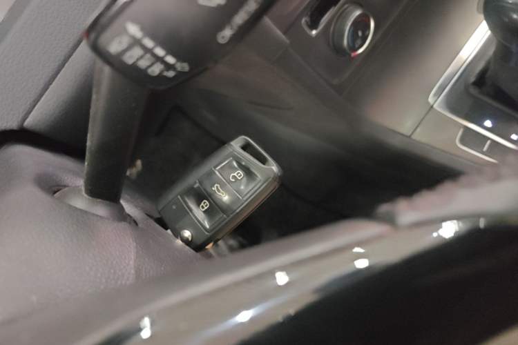 Used Volkswagen Golf 2015 1.6L Automatic Comfort Model Vehicle Key