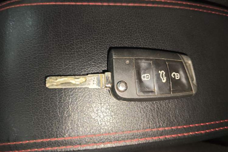 Used Volkswagen Golf 2015 1.6L Manual Fashion Edition Vehicle Key